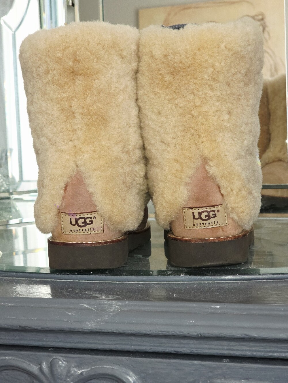 UGG MAYLIN SHEEPSKIN BOOTS  SZ 9